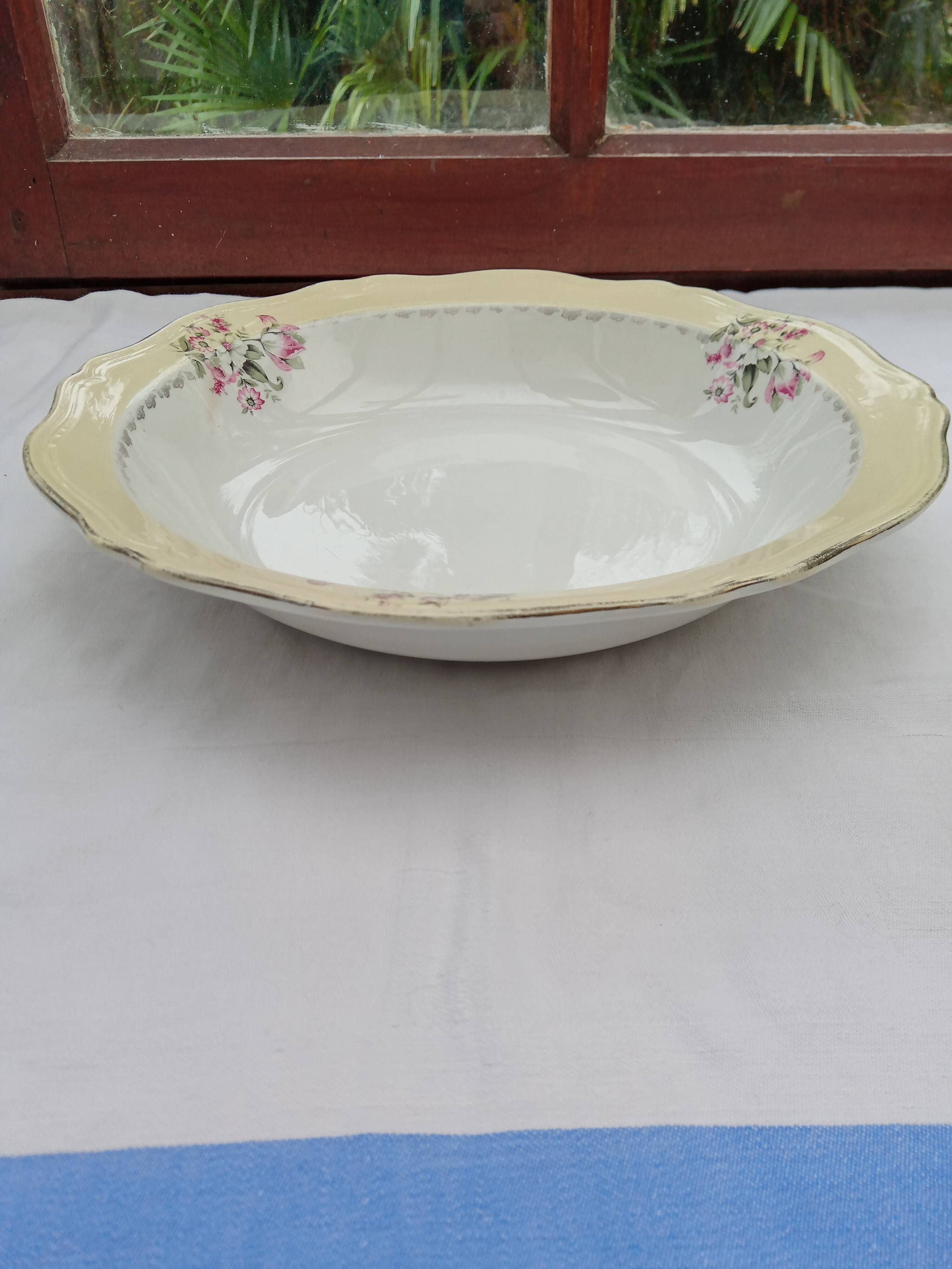 Set of 3 dishes and sauce boat L'Amandinoise