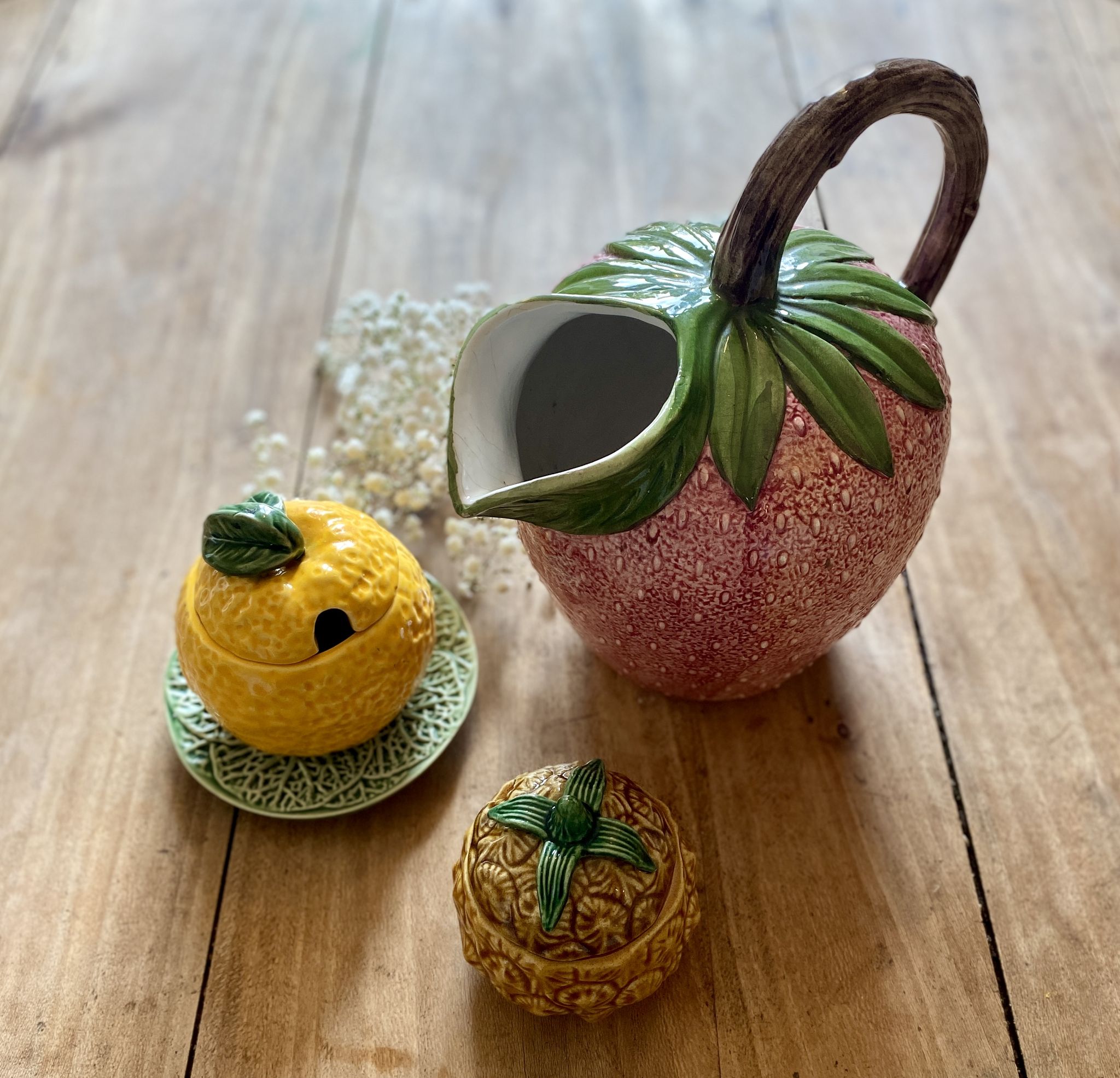 Set of ceramic fruits, a strawberry decanter and two lemon and pineapple jam jars