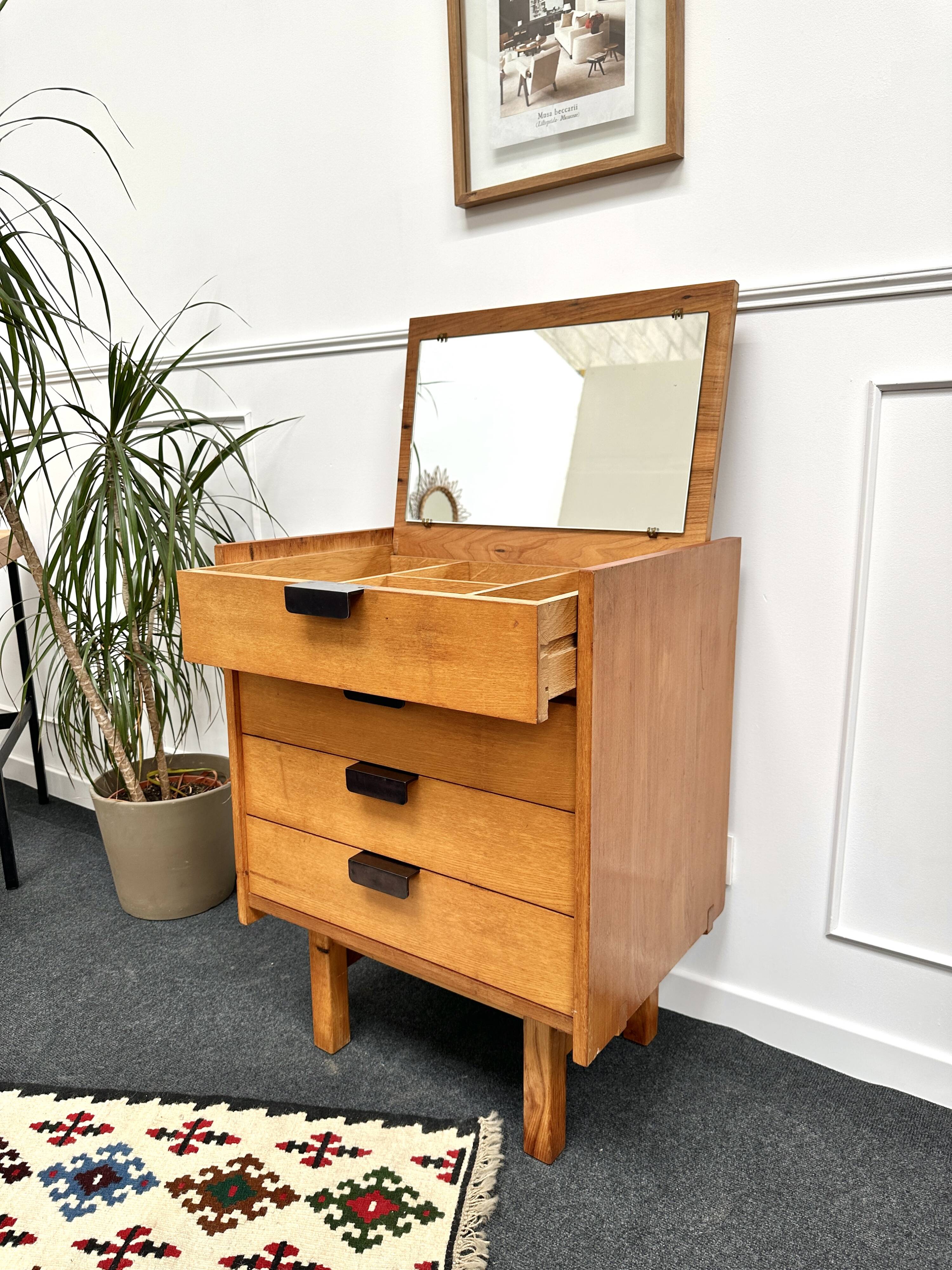 Vintage dressing table