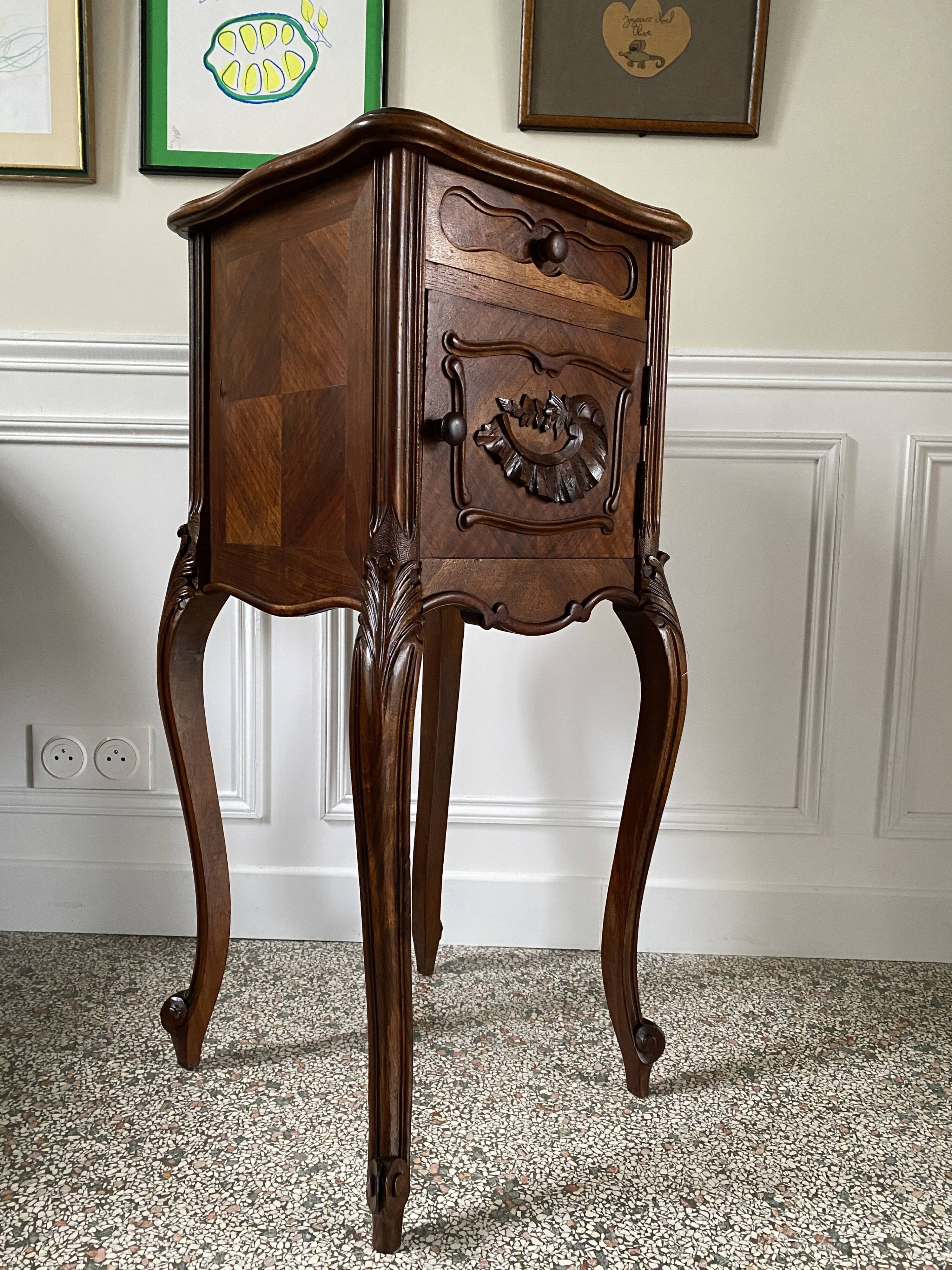 Bedside table / bedside table in veneered wood, molded and carved with foliage Louis XV style
