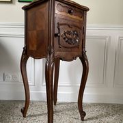 Bedside table / bedside table in veneered wood, molded and carved with foliage Louis XV style