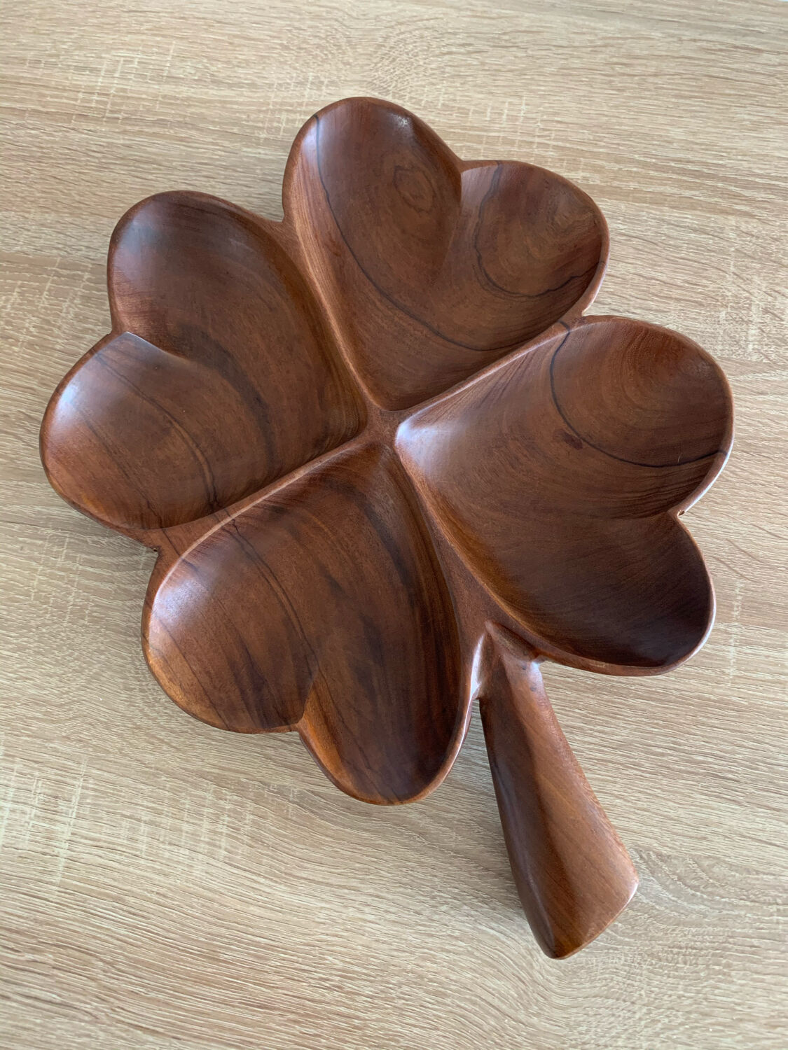 Wooden tray in clover shape