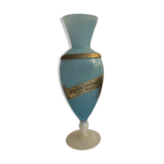 Vase en opaline bleue