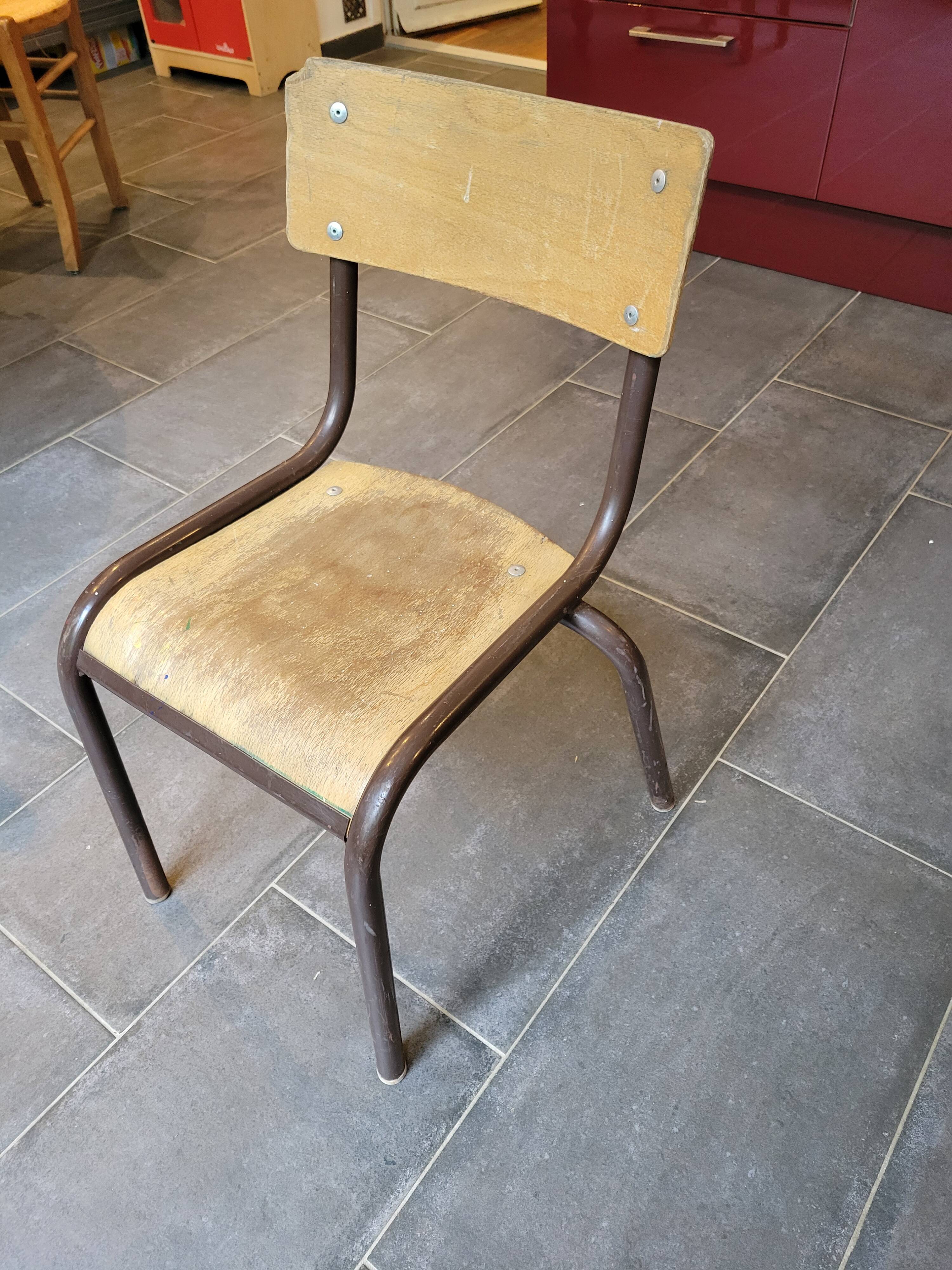 Ancienne chaise d école Mullca