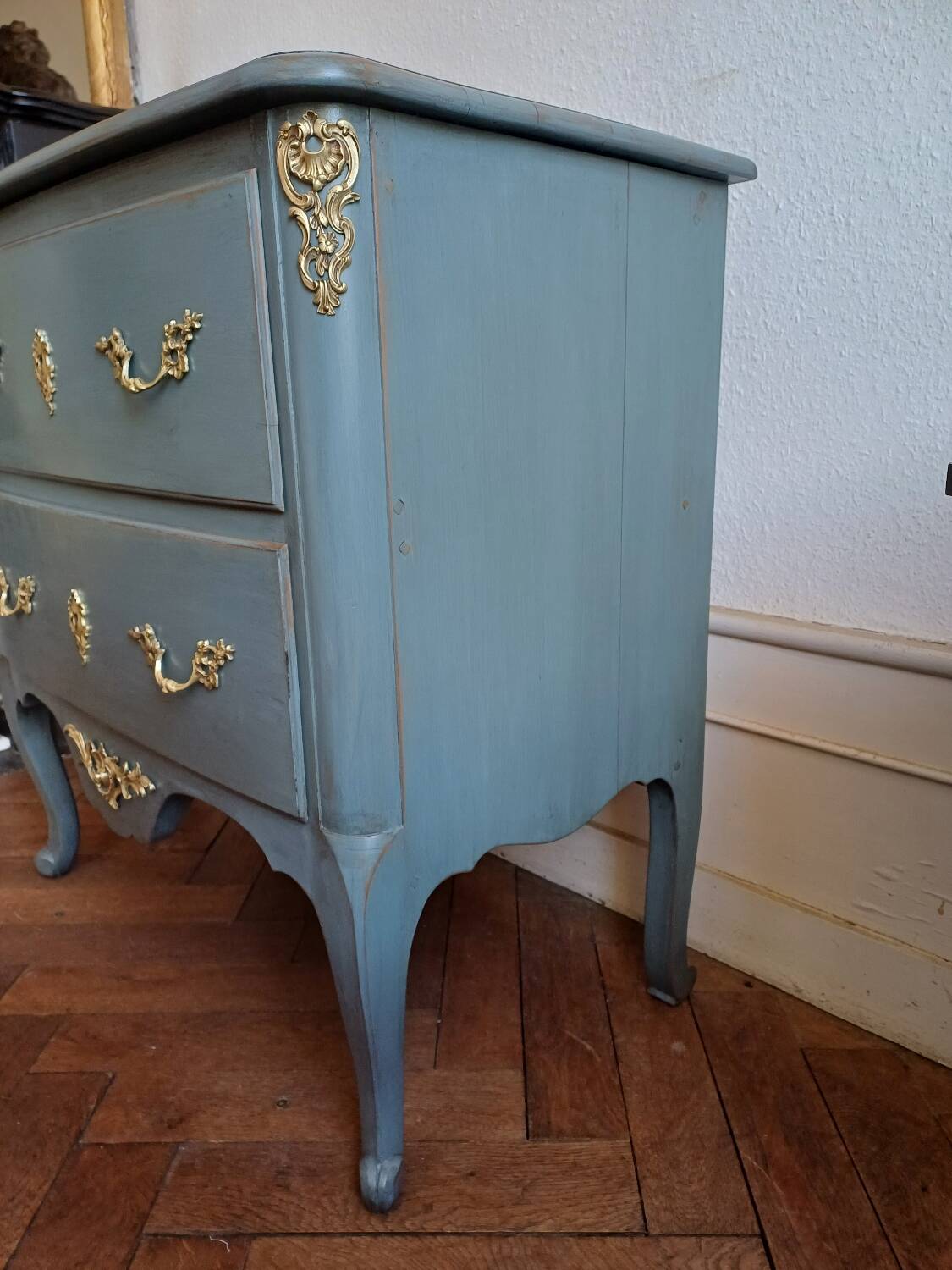 Regency style patinated bedroom chest of drawers with 2 drawers