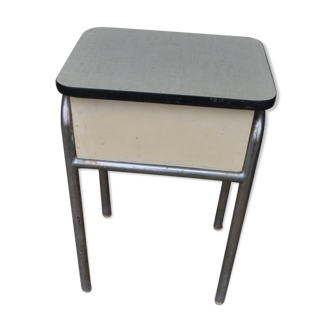 Tabouret de cuisine en formica