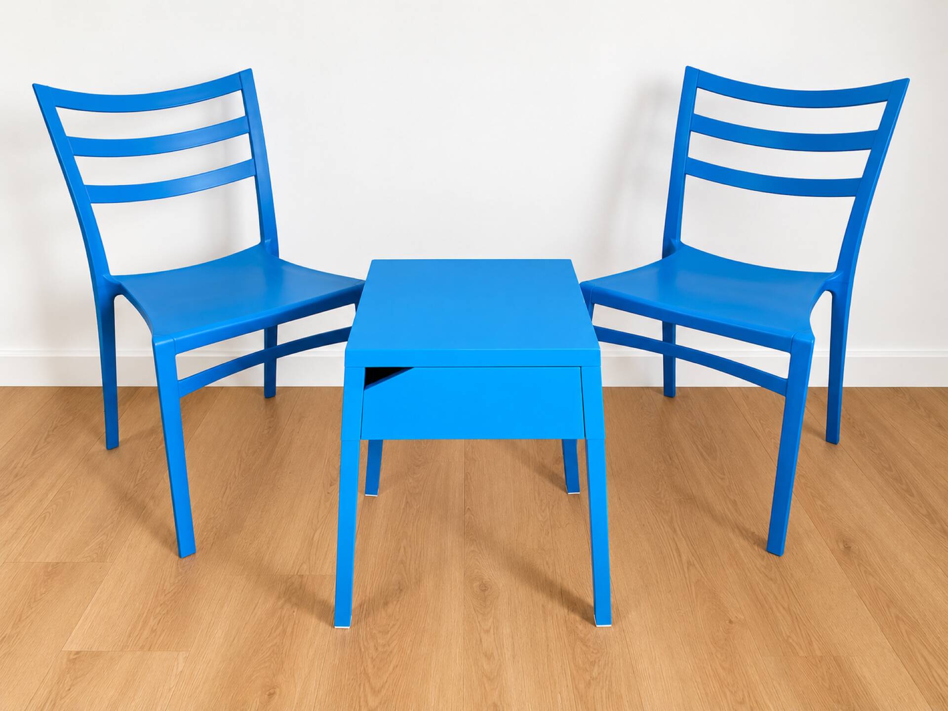 Vintage blue set – 2 chairs and matching side table