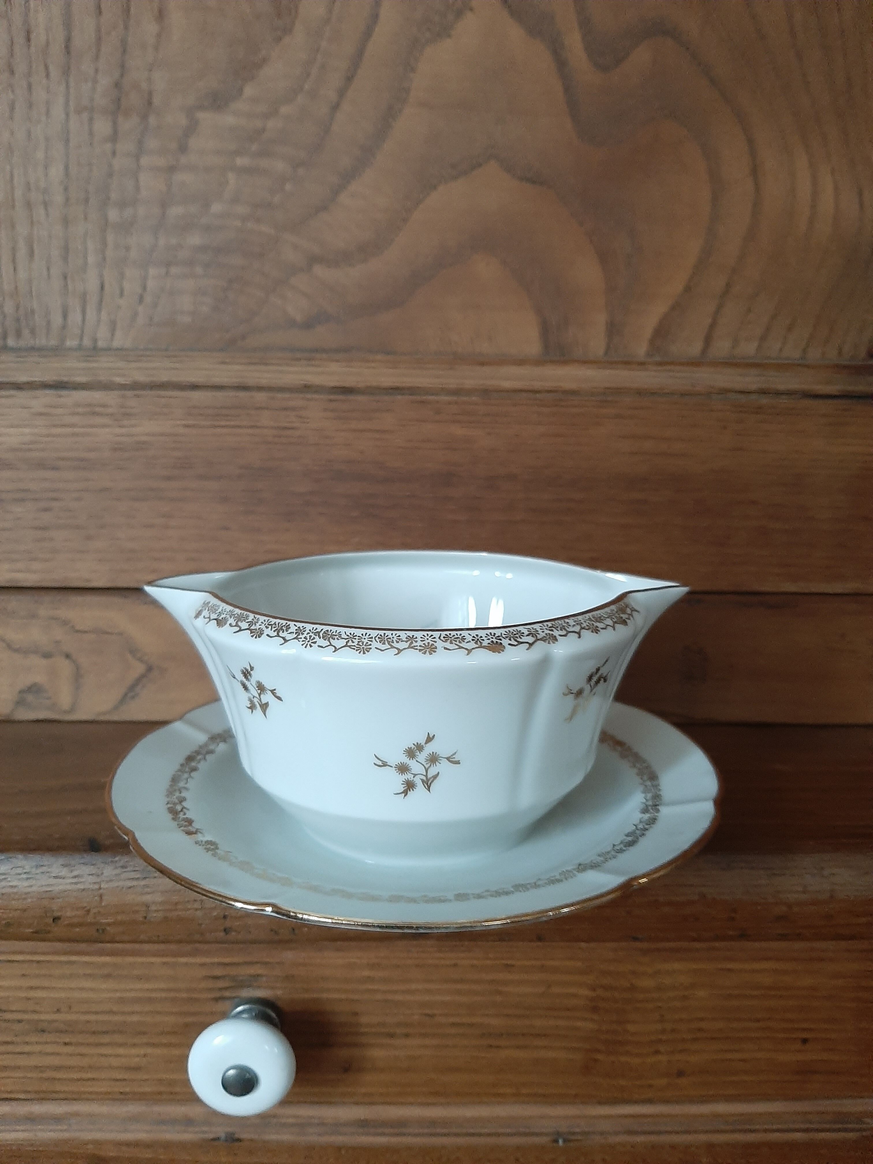 Porcelain sauce boat