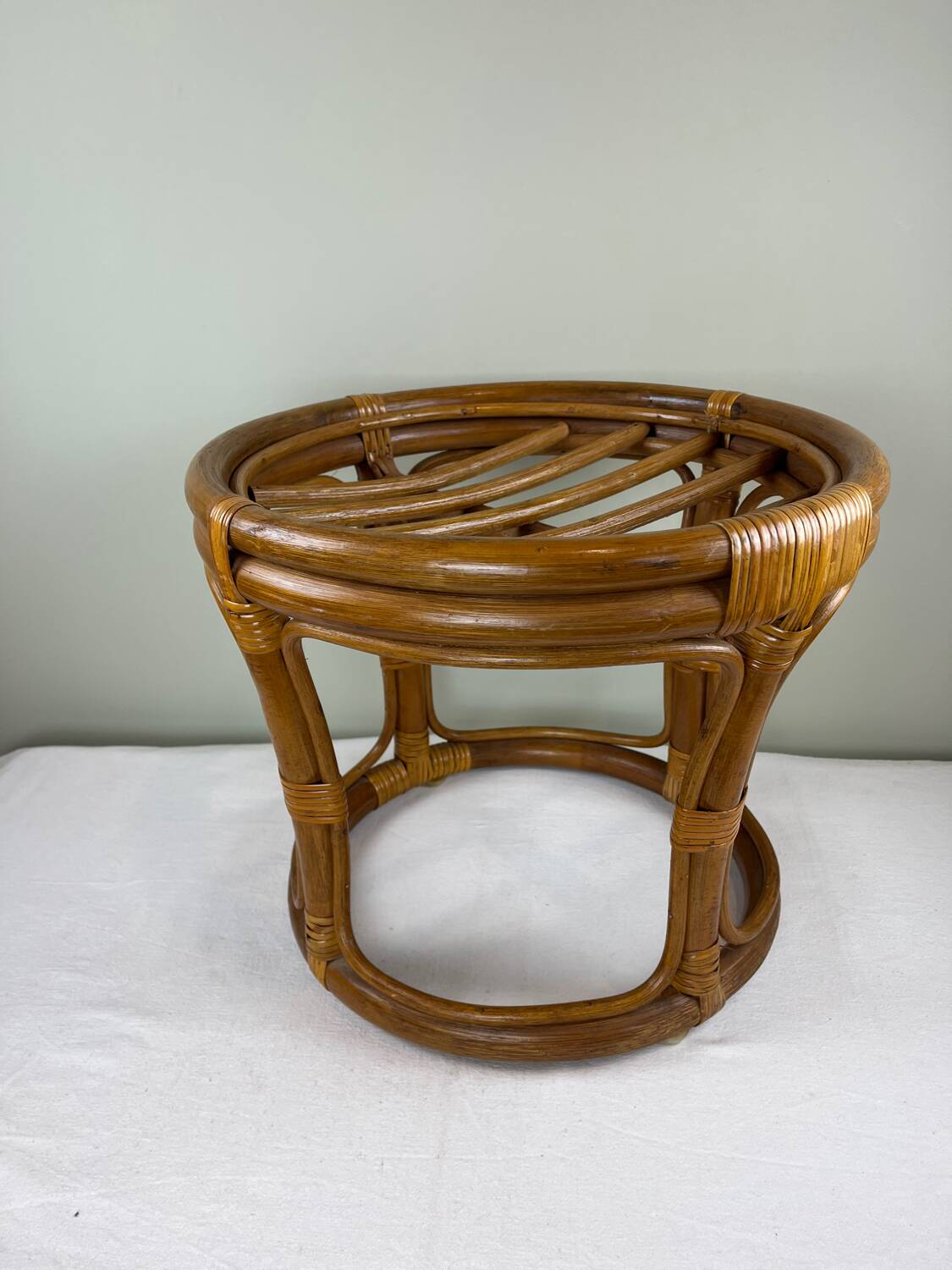 Vintage rattan pouf