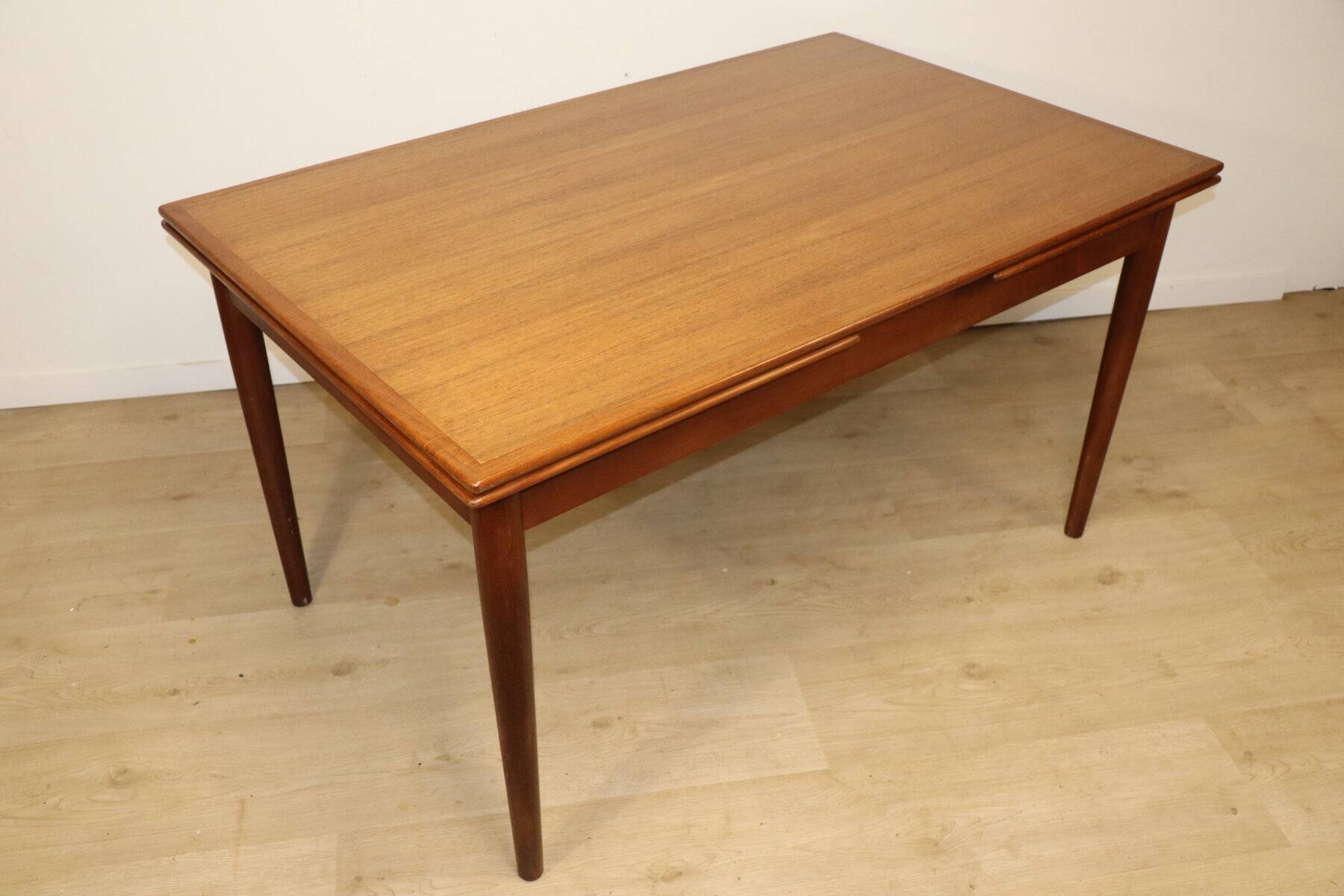Danish Scandinavian extendable dining table in teak, 1960.
