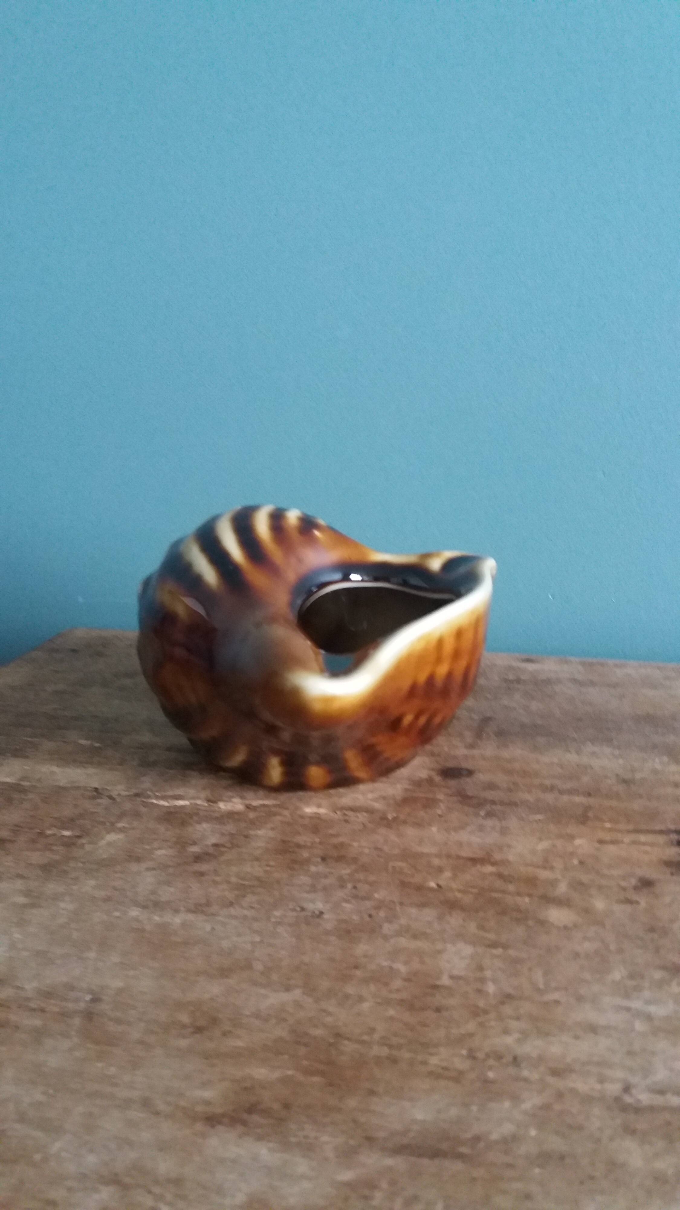 Ceramic shell ashtray