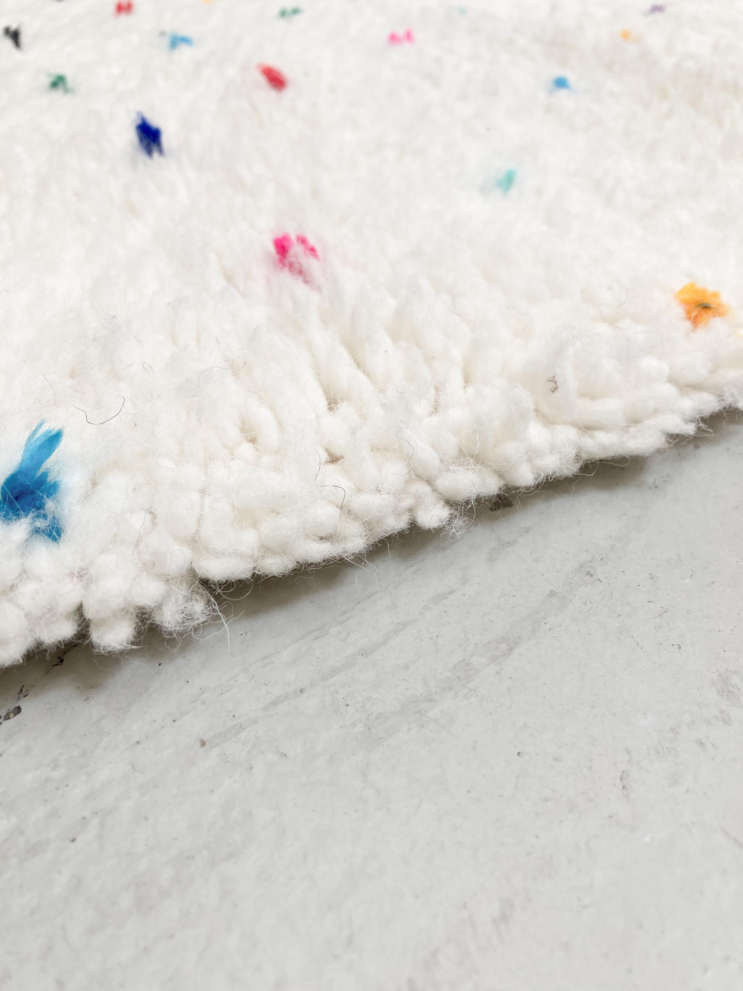 Berber carpet beni ouarain ecru with multicolored polka dots 255x146m