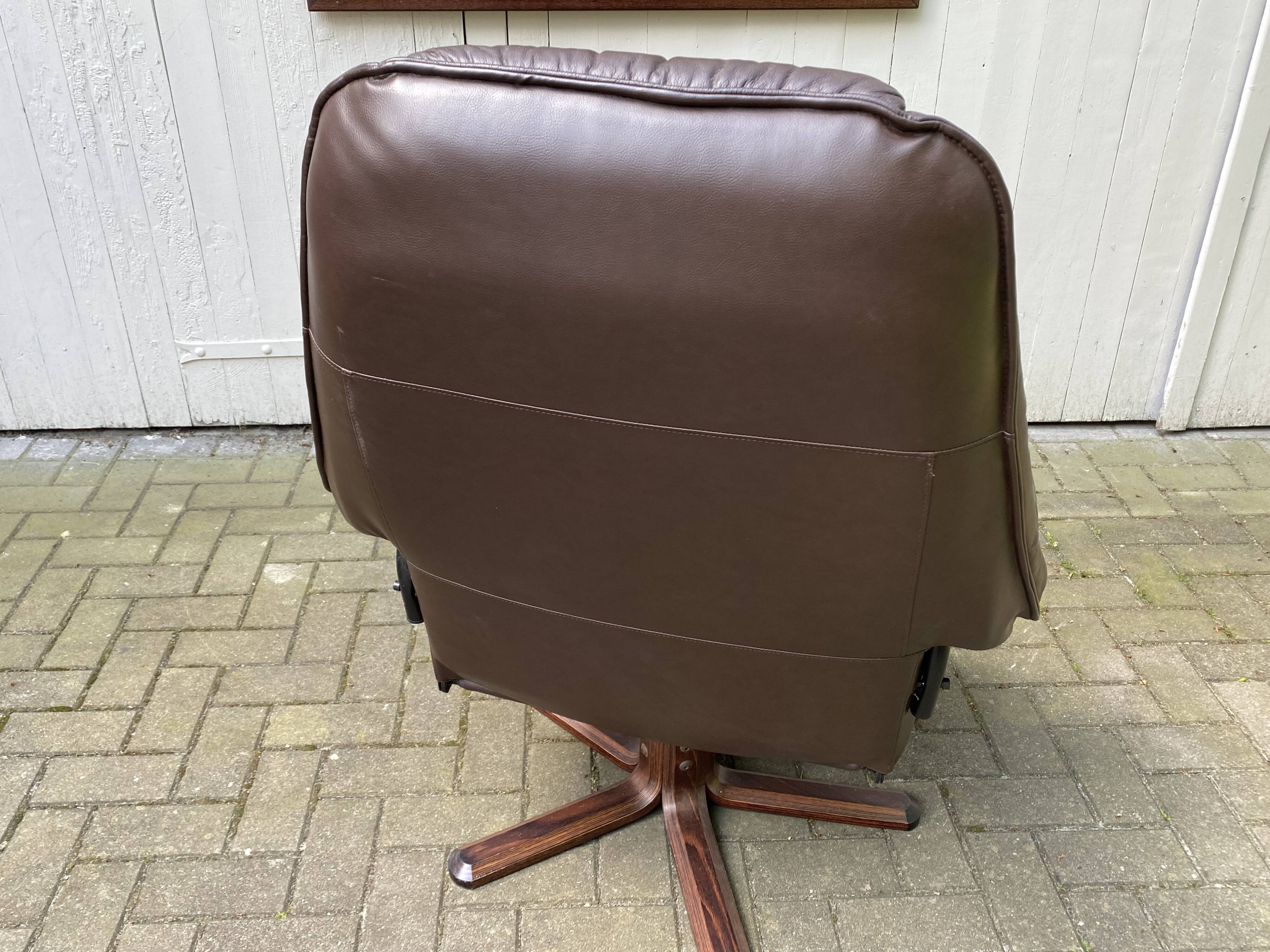 Vintage swivel armchair Unico 1970s