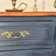 Commode vintage restaurée – peinture Annie Sloan Oxford Navy & cire cl