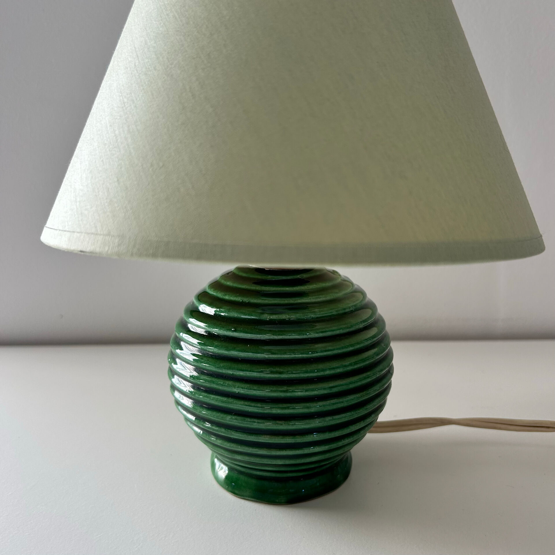 Emerald green ceramic ball lamp