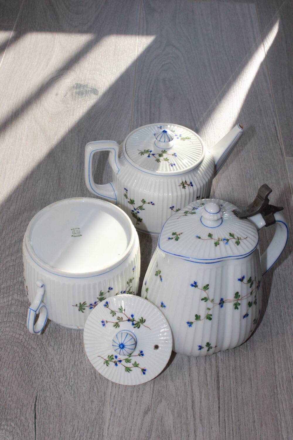Service à thé ancien en porcelaine