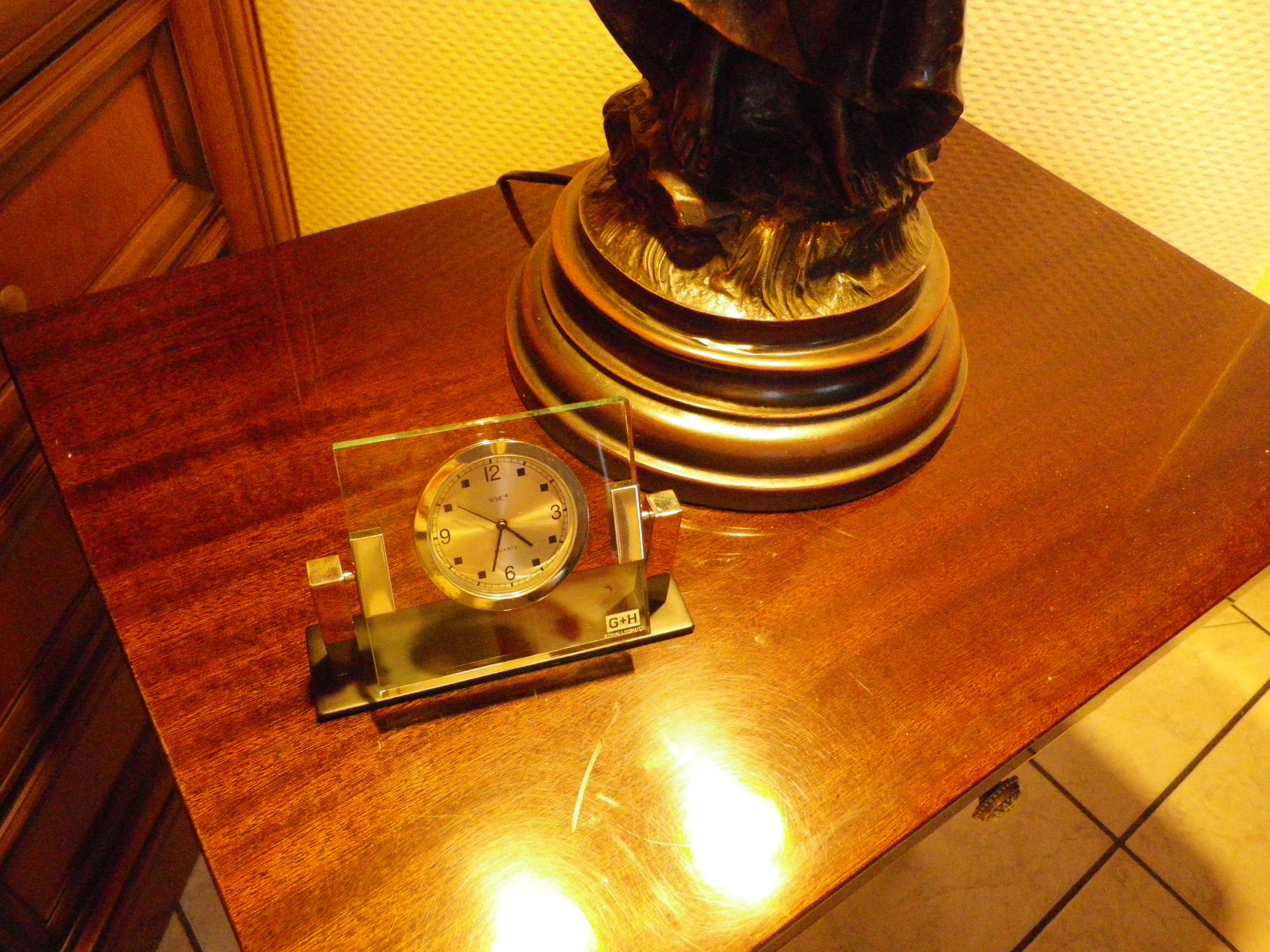 Quartz reclining clock, Swiss movement, WMC brand in its original cabinet