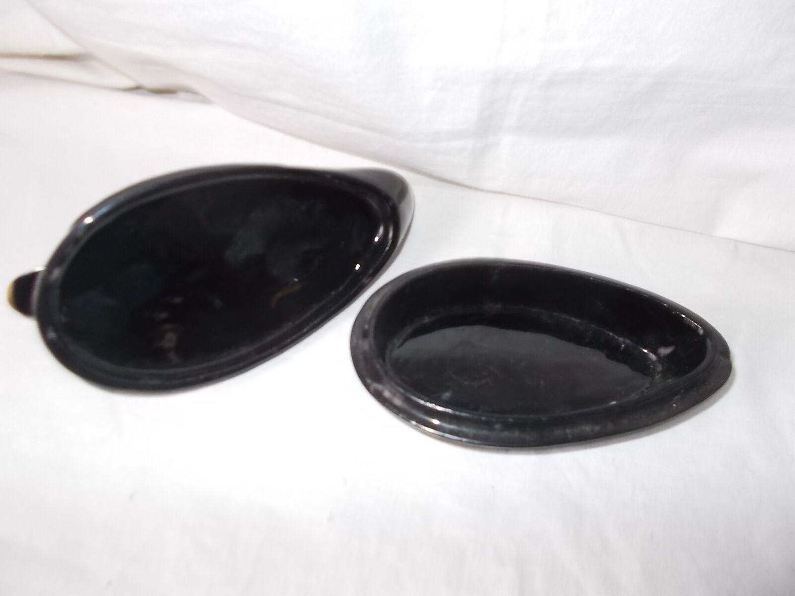 Duck box in black and golden lacquered wood