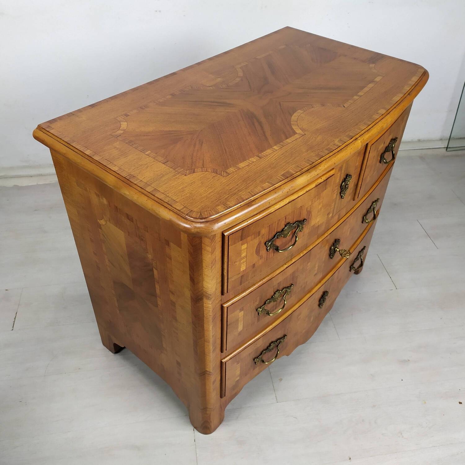 Commode de style marqueterie