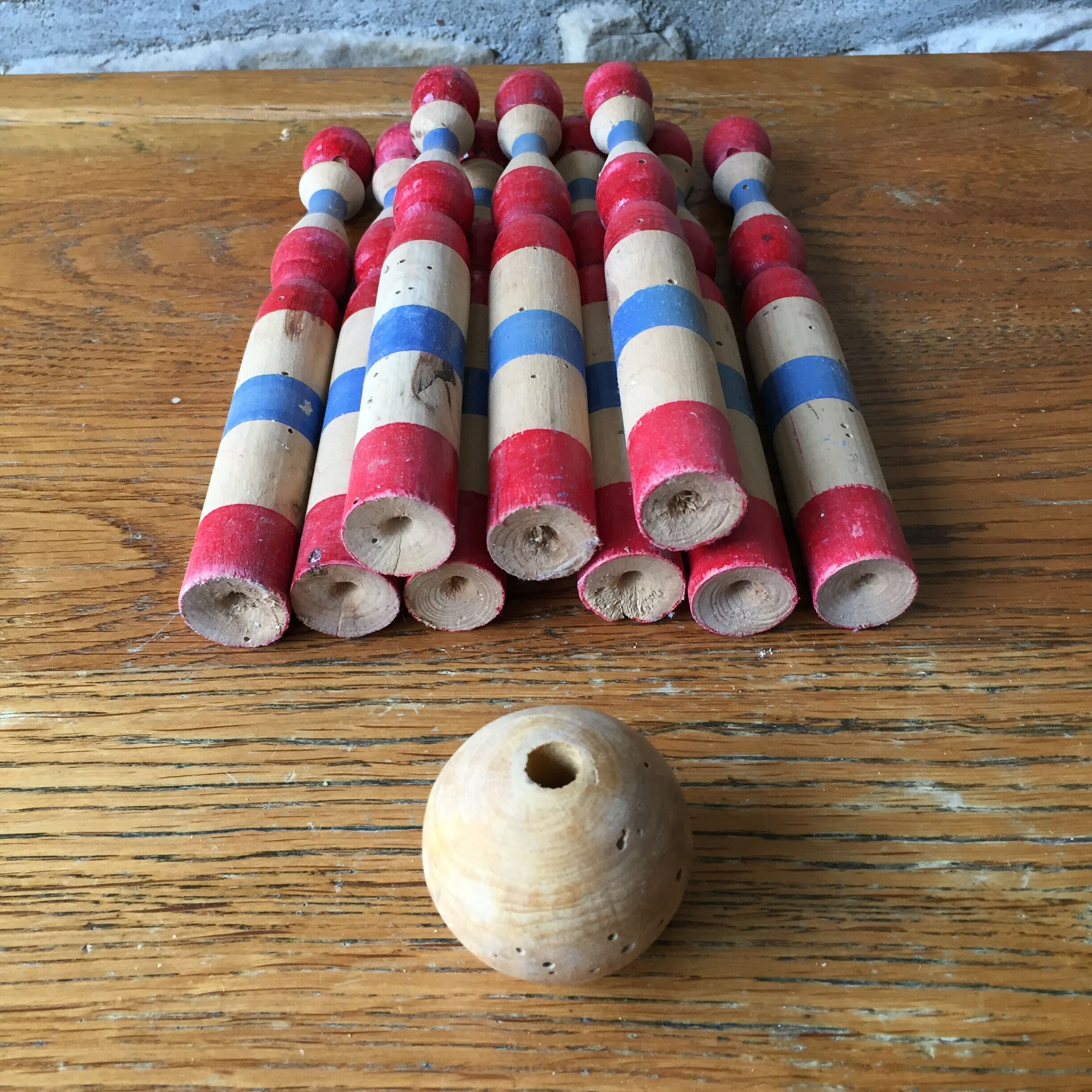 Former wooden tricolor bowling game with its ball