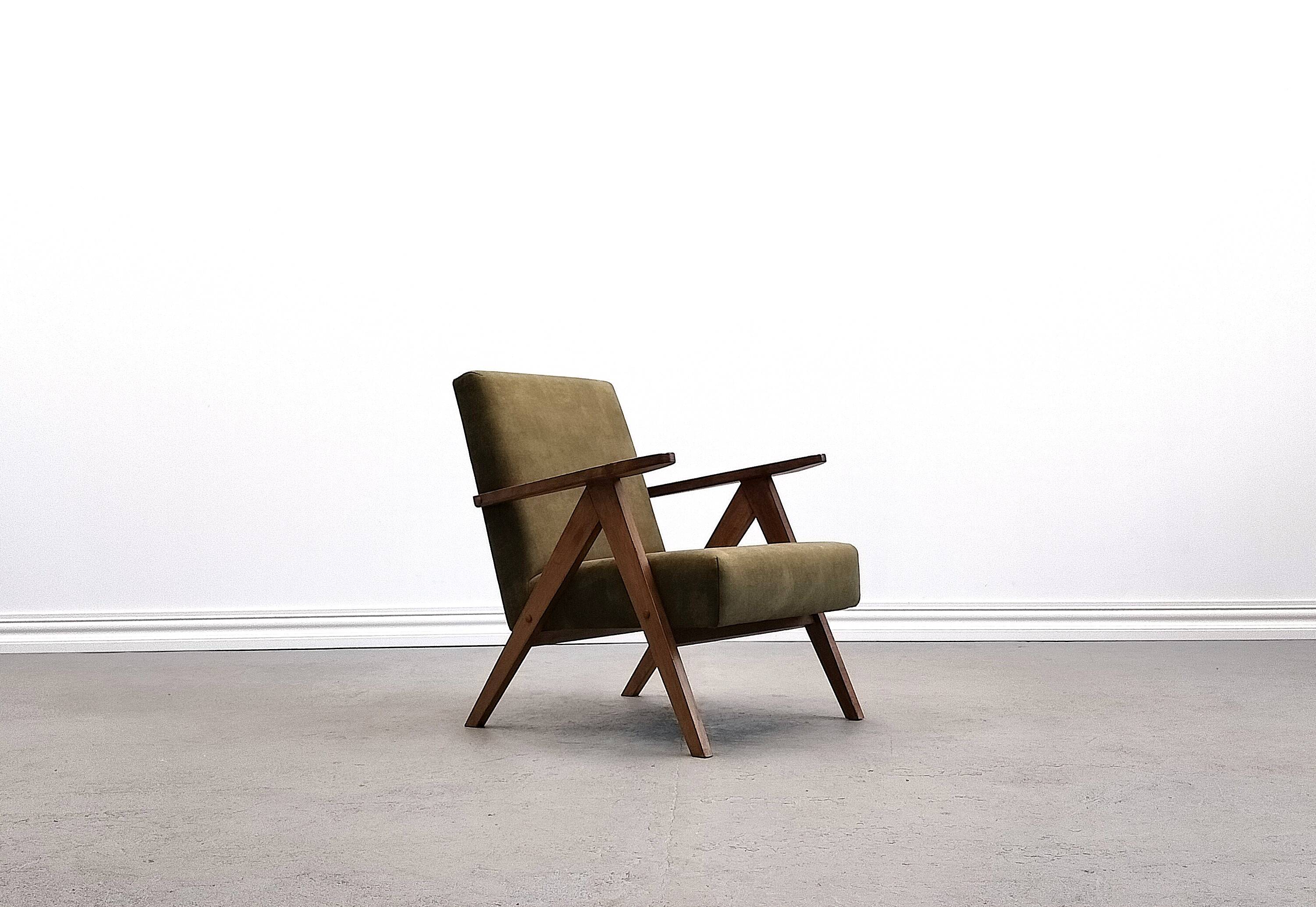 Mid Century Easy Chair Model B - 310 Var in Forest Green Velvet