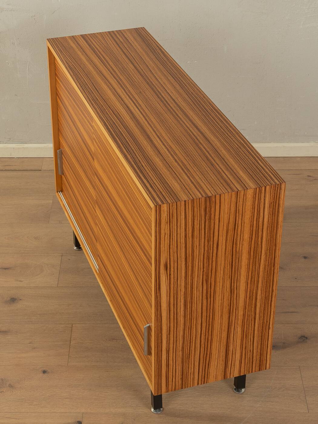Classic chest of drawers from the 1950s with a wonderful veneer pattern
