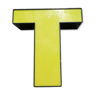 Lettre "T" d'enseigne industrielle vintage jaune et noire