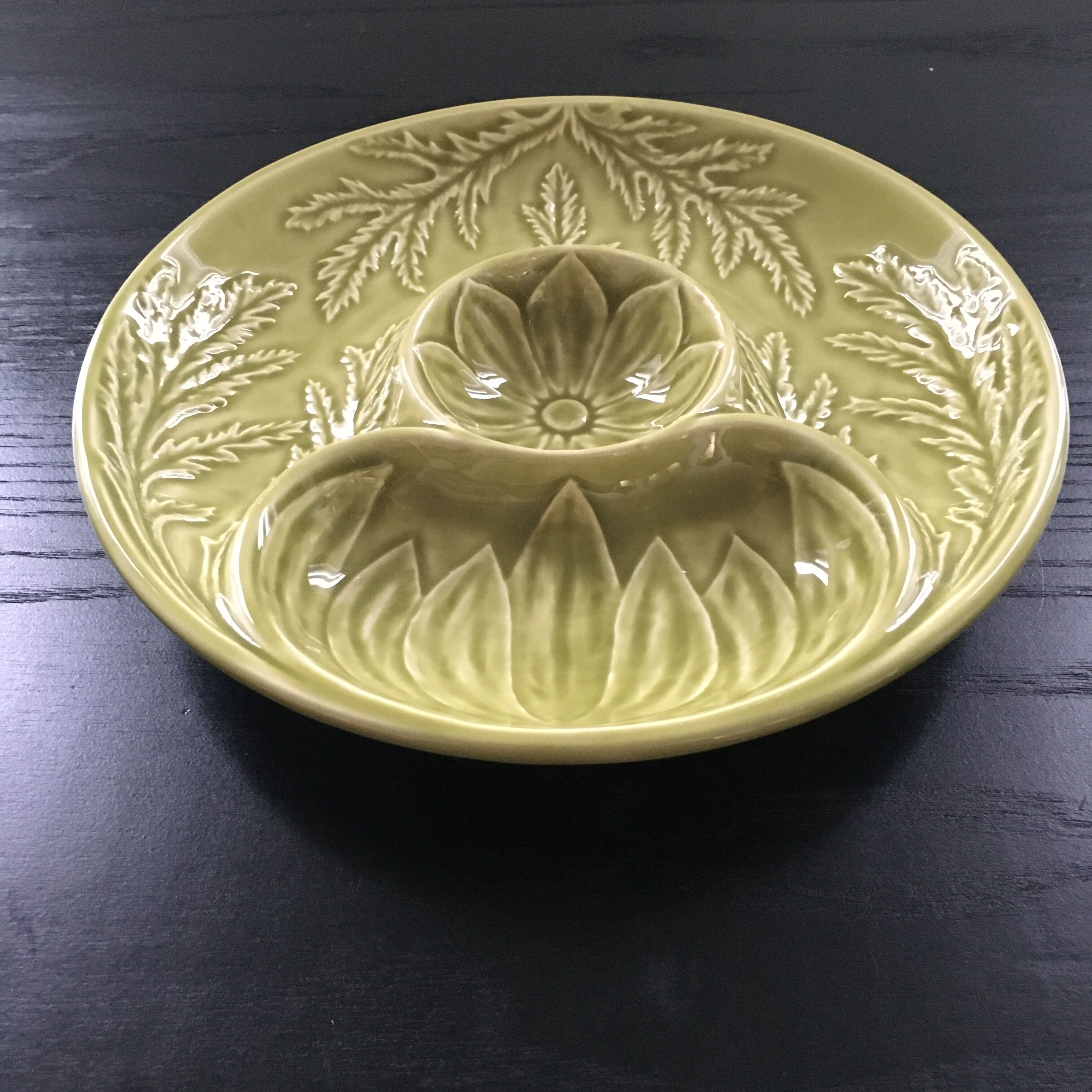 Appetizer serving dish for barbotine