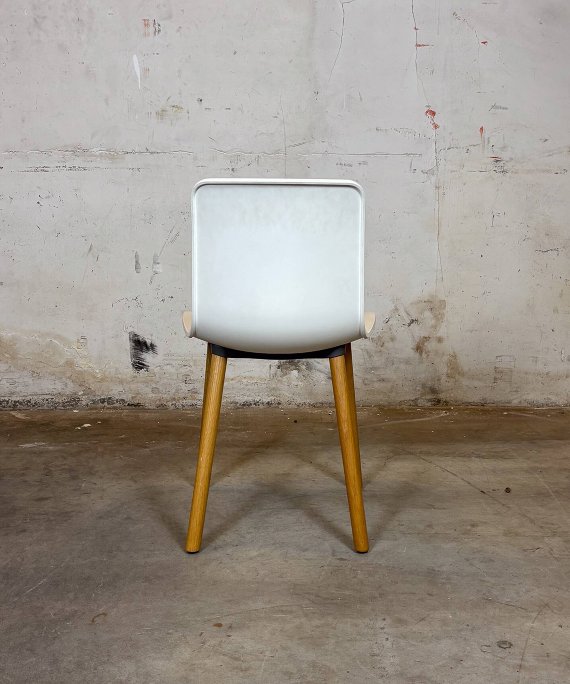 Vitra Hal Jasper Morrison, plastic and wood – white – work chair