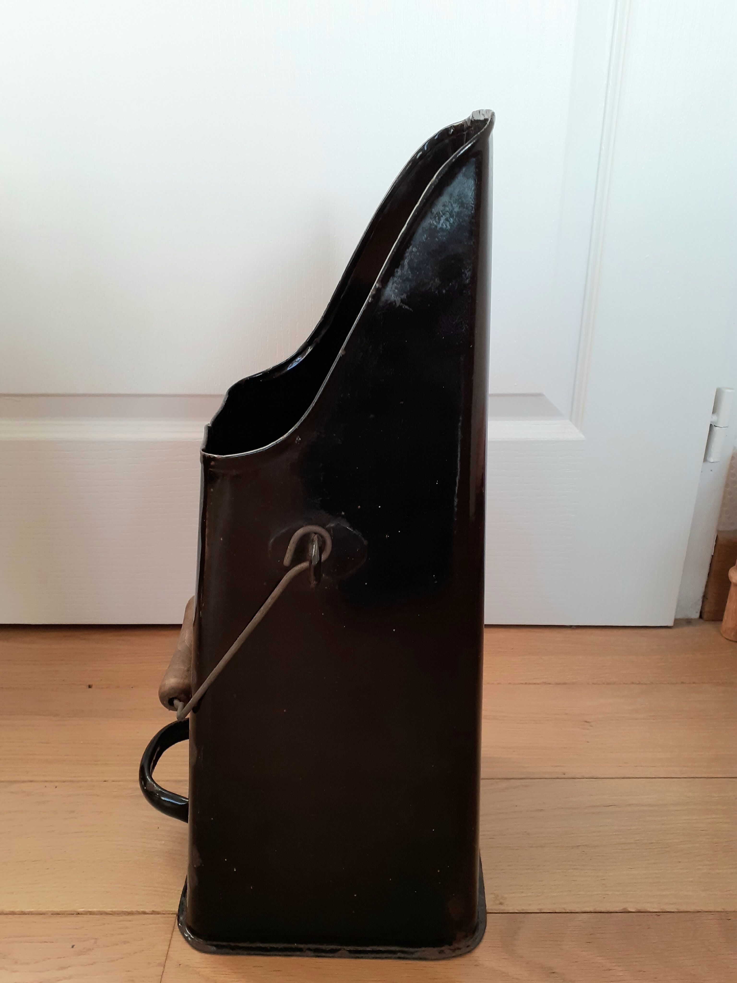 Black enamelled sheet metal coal bucket