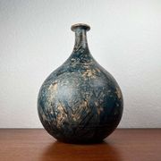 Vase de poterie de studio allemand brutaliste du milieu du siècle par Gerhard Liebenthron, 1975