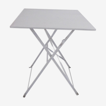 Folding garden table in white patinated iron