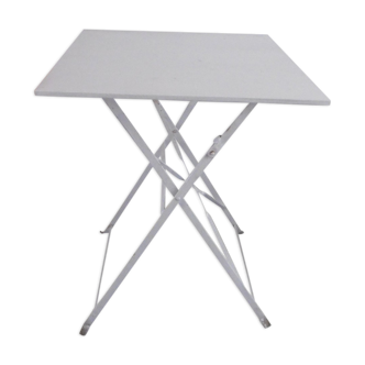 Folding garden table in white patinated iron