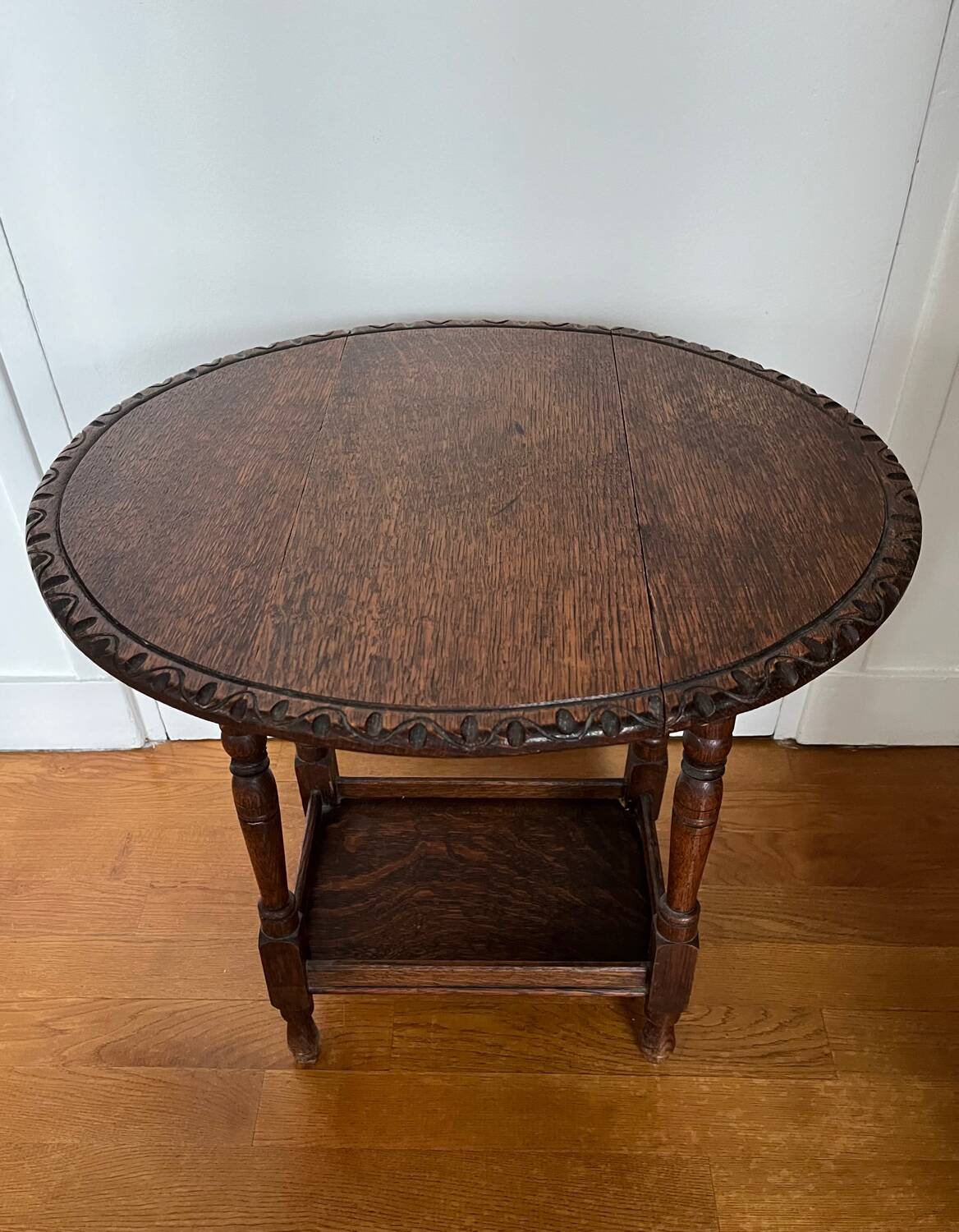 Small side coffee table with flaps