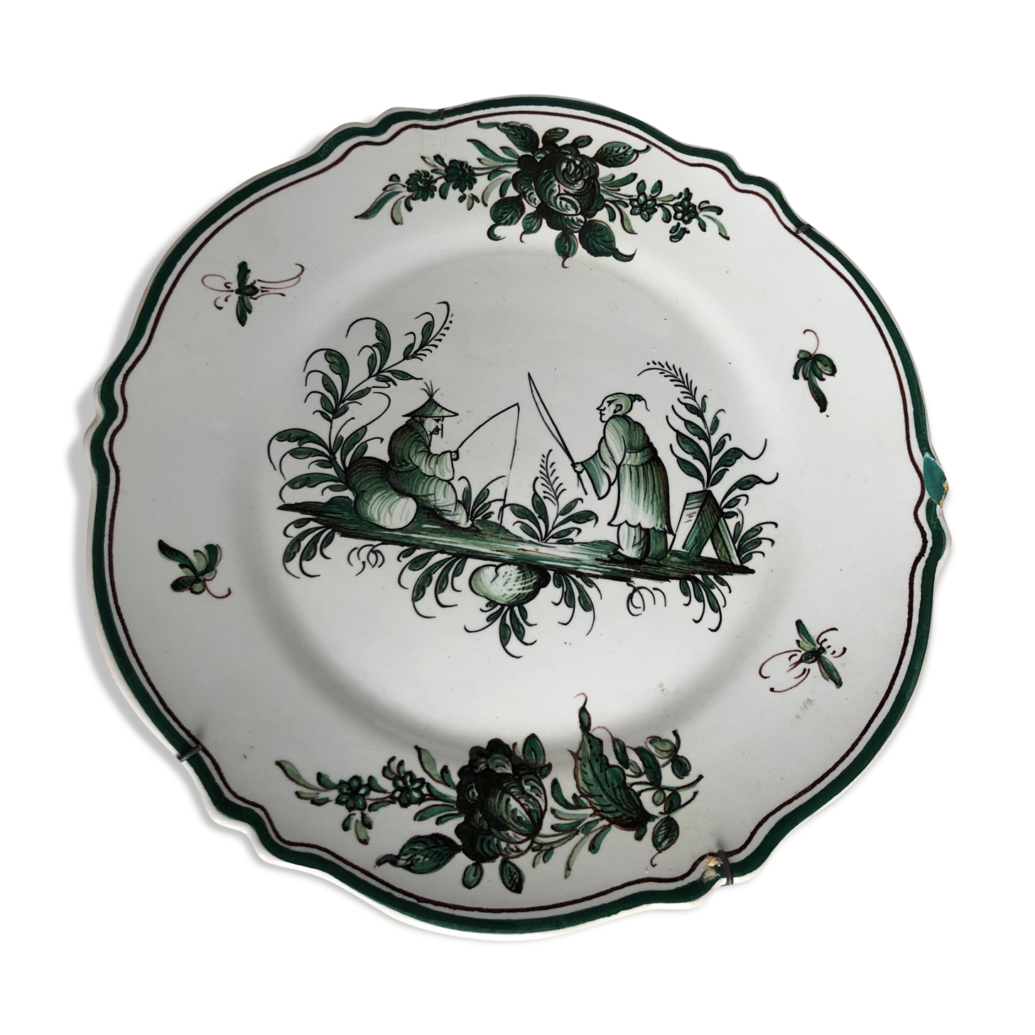 Old 18th-century decoration plate to the Chinese
