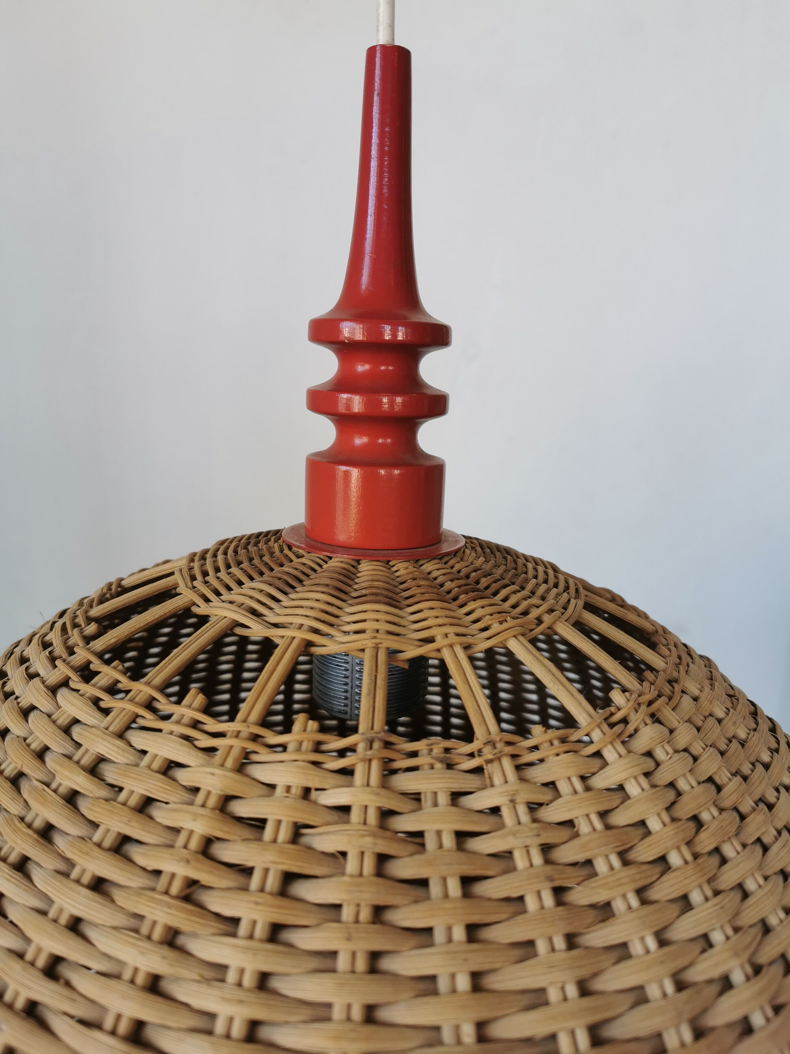Rattan ball suspension