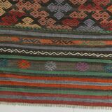 Tapis Kilim Vintage Motifs Ethniques Vert et Rouge, 180x271 Cm