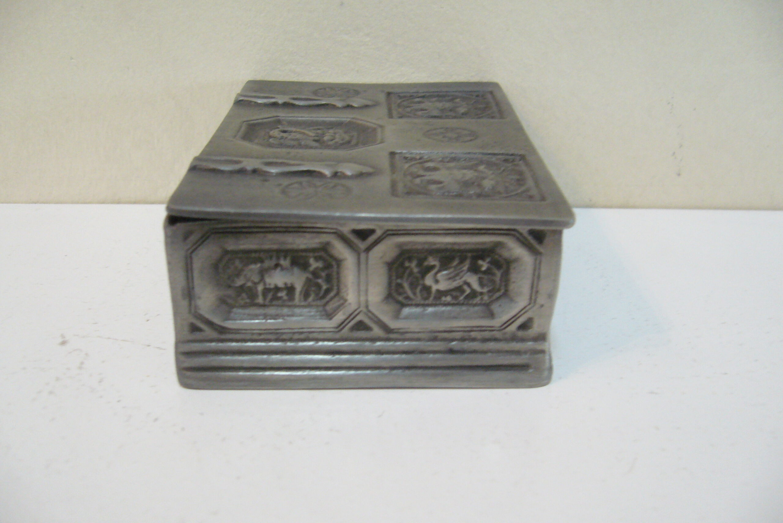 Box in pewter of Périgord