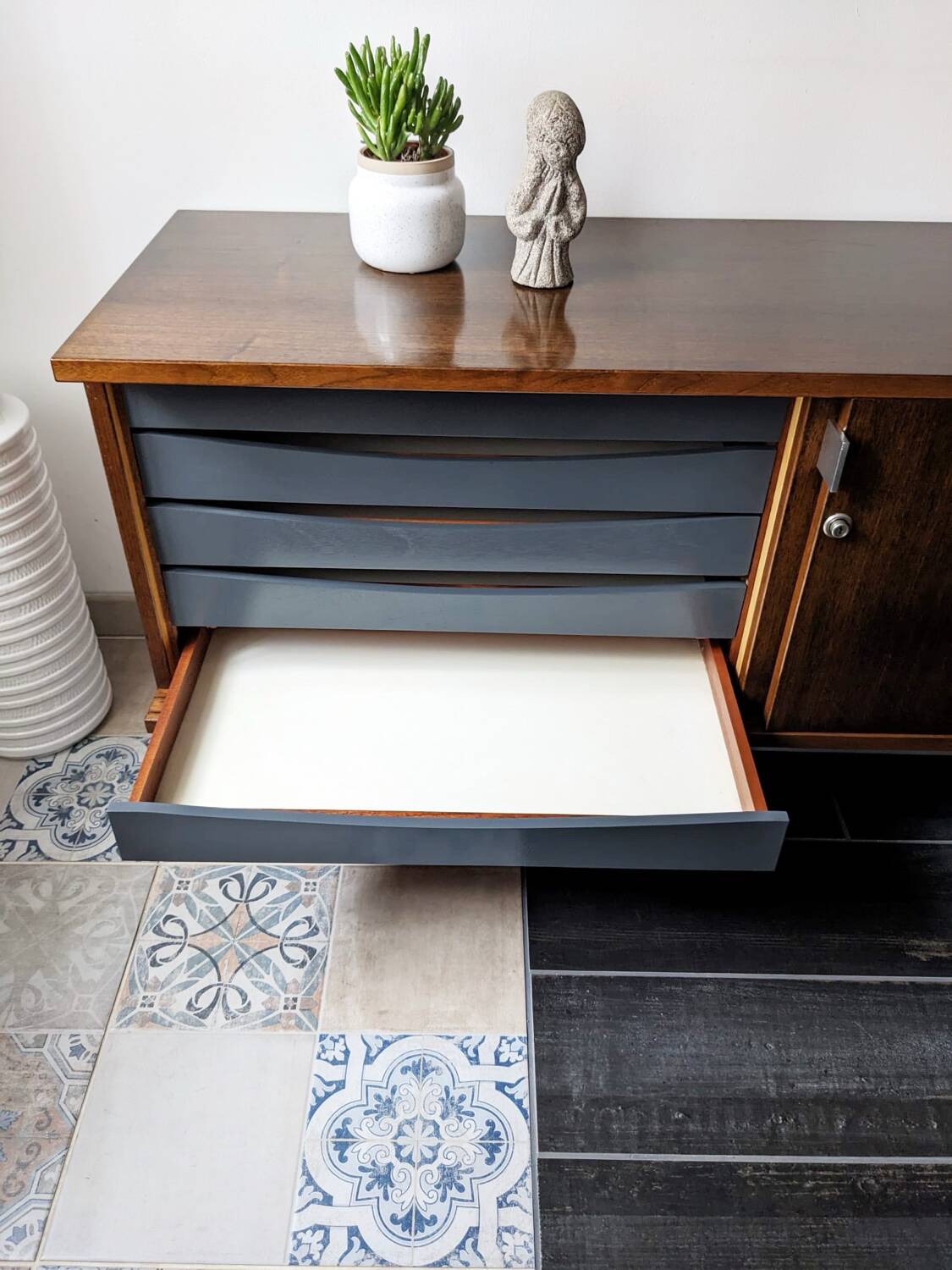 Airborne Midcentury Enfilade