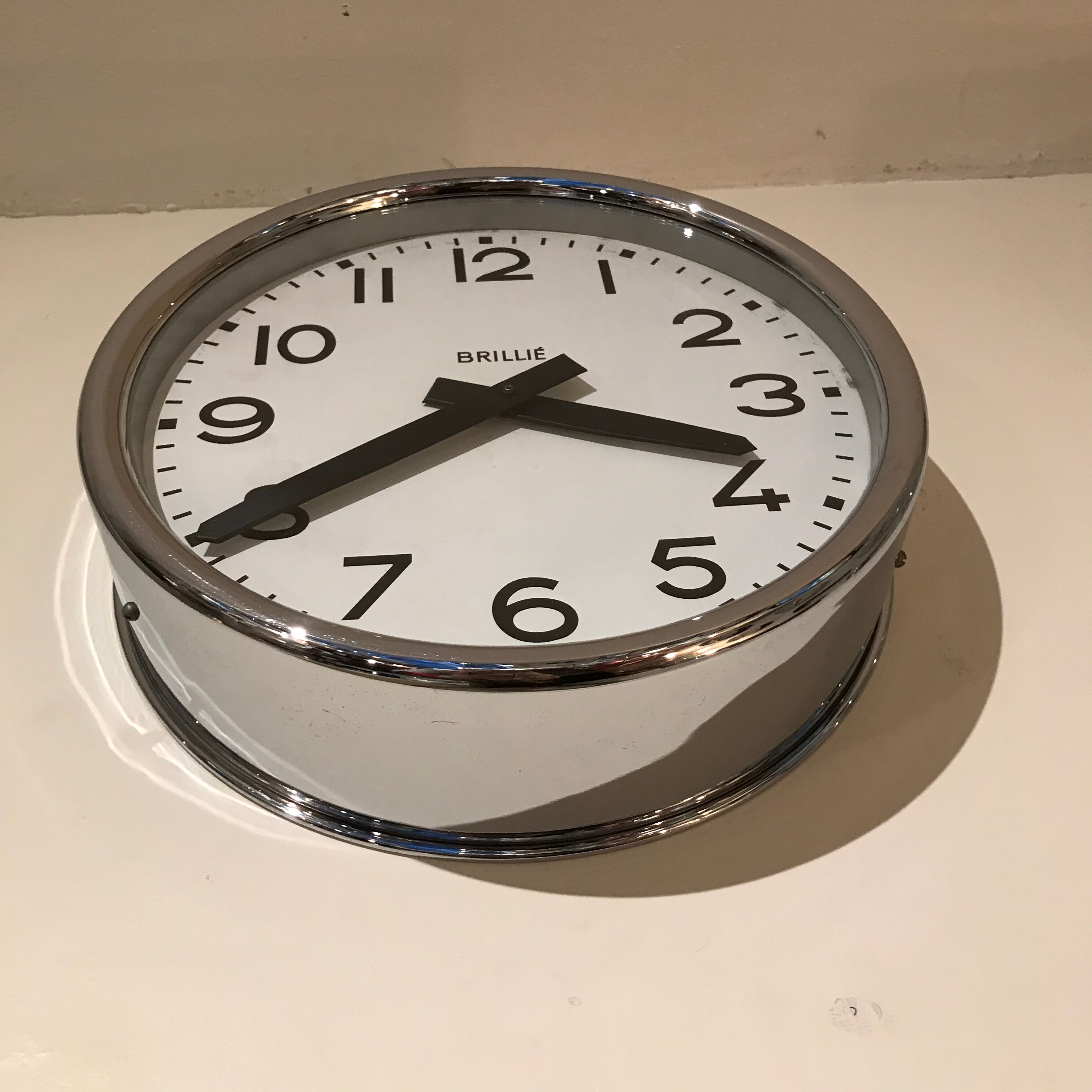 Horloge pendule Brillie chromée 32 cm fonctionne industrielle usine gare atelier sncf