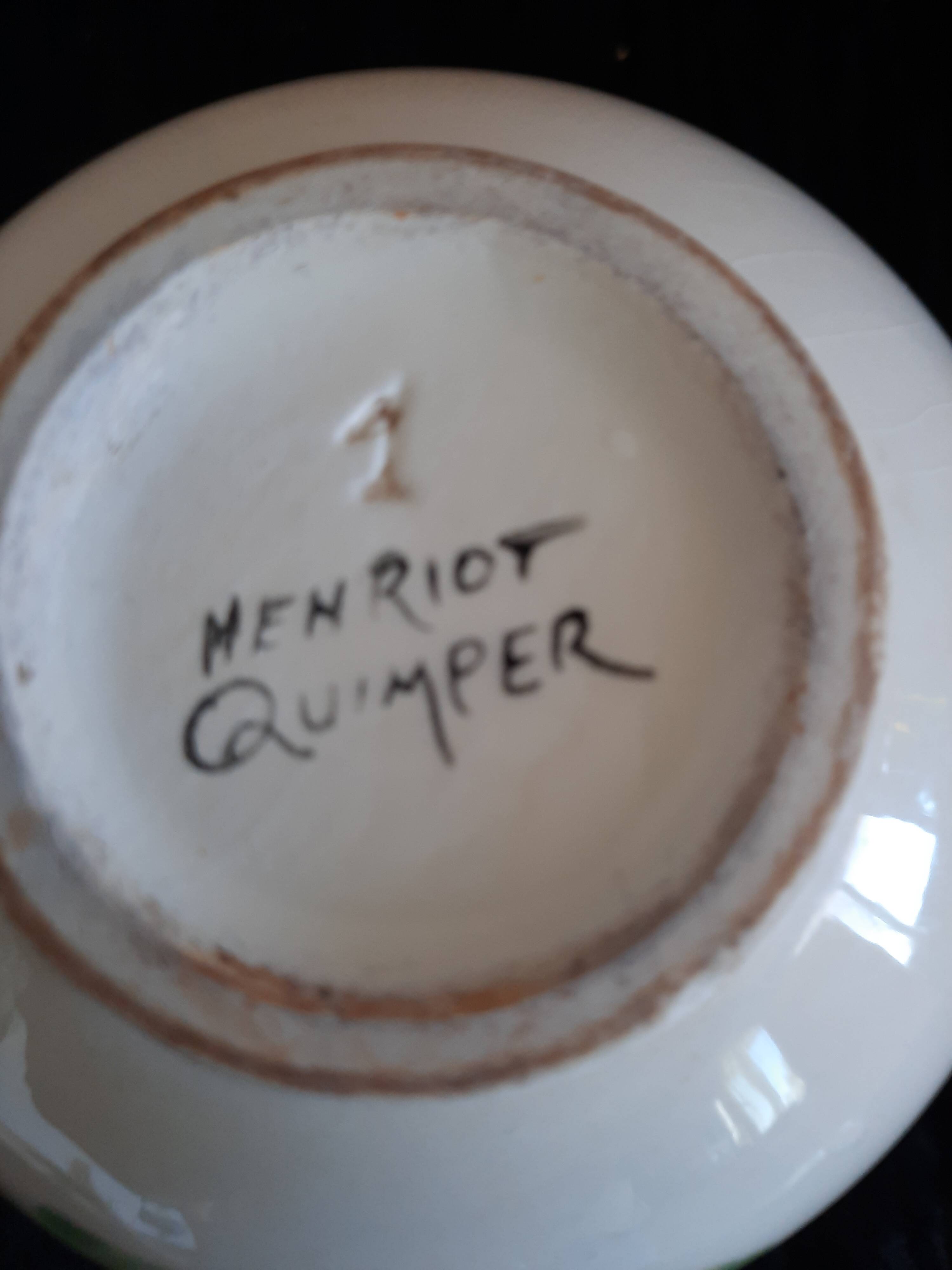 Vase boule 2 anses Henriot Quimper - Décor couple breton