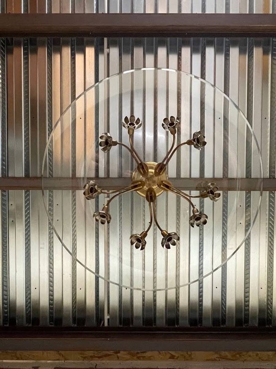 Chandelier in glass and brass attributed to Pietro Chiesa for Fontana Arte, 1940s.
