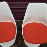 Pair of chairs from Eero Saarinen Knoll International Edition