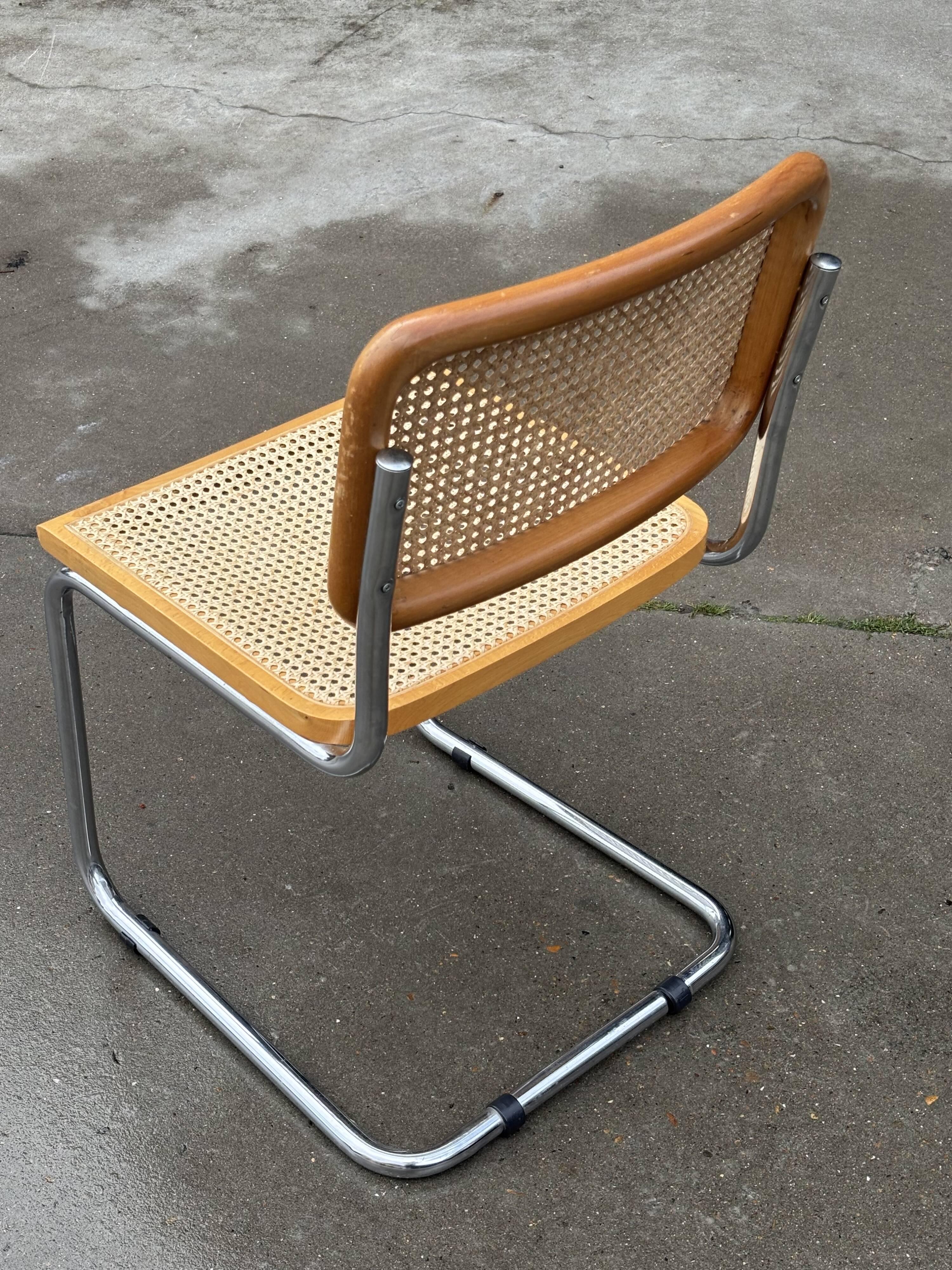 Chaise de design Cesca modèle B32 en chrome