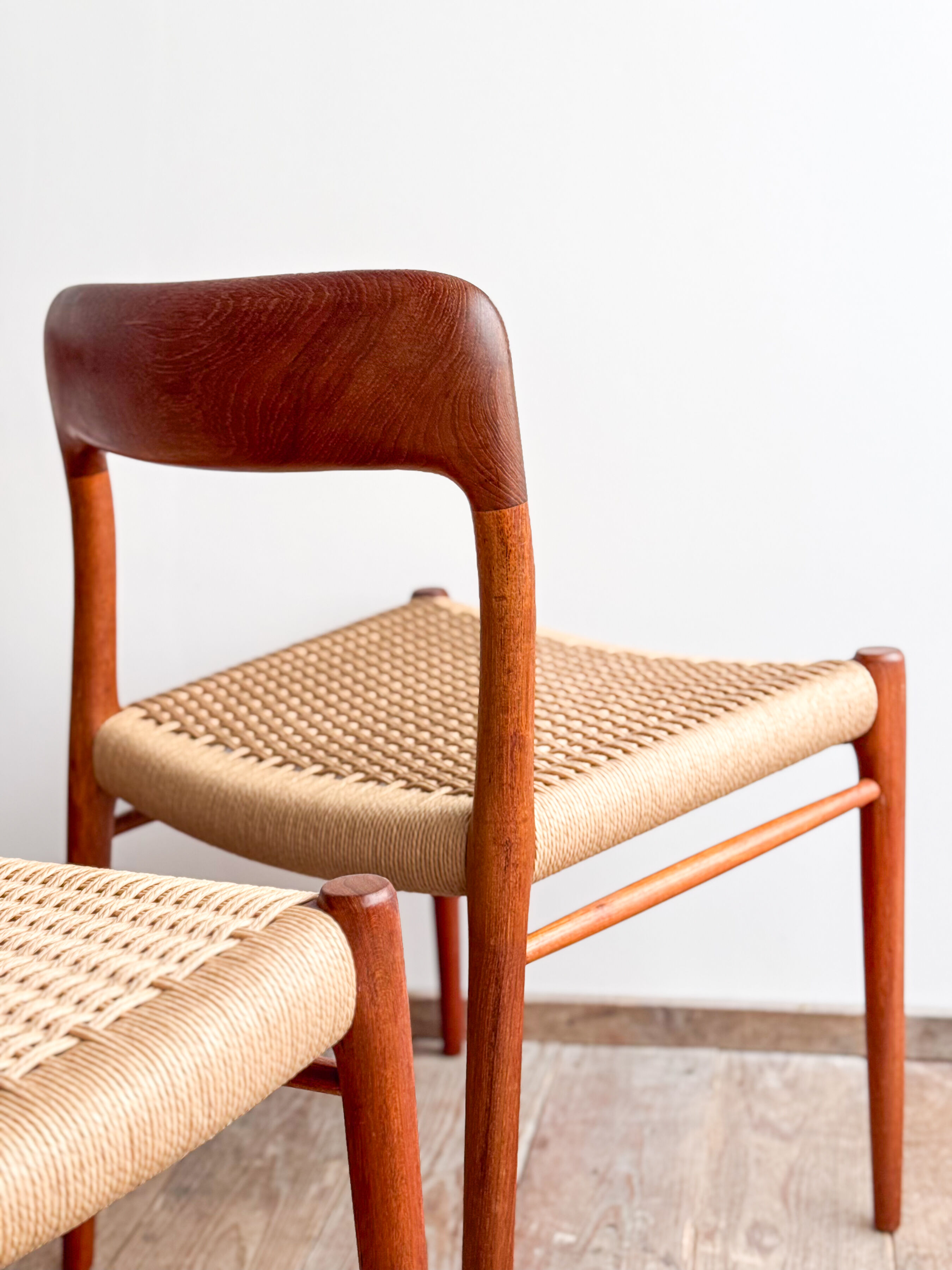 Ensemble de 4 chaises de salle à manger modèle 75 en teck, Niels O. Møller