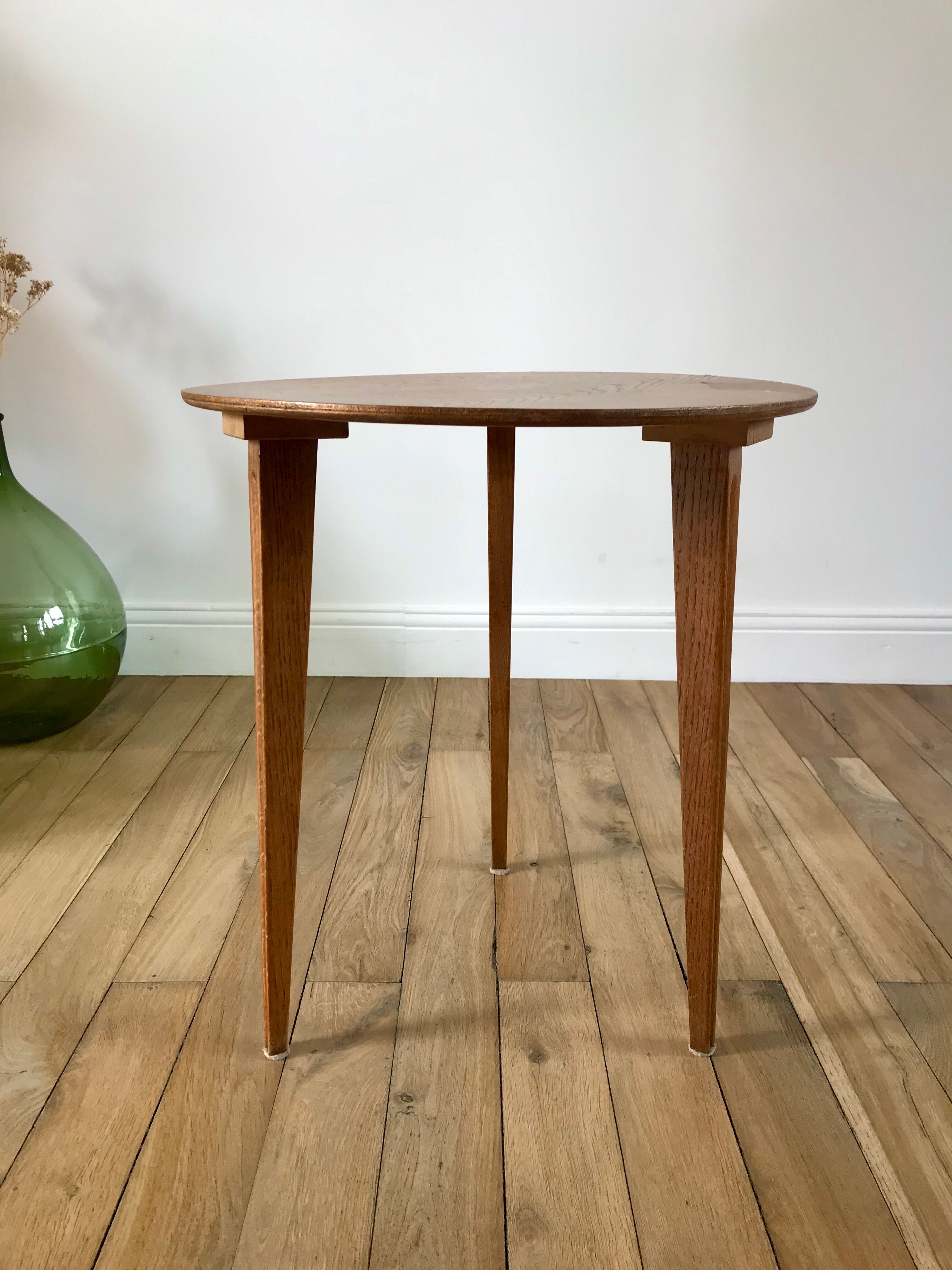 Tripod wood veneer side table 50-60s