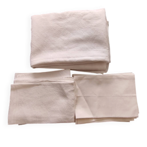 nappe blanche damassée