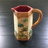 Onnaing dabbling pitcher