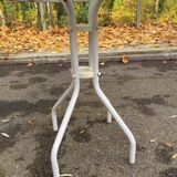 Round bistro table in steel with tulip base and glass top, 60cm