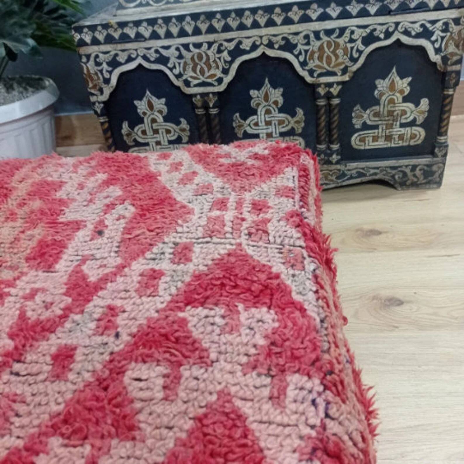 Handmade Berber pouf in wool 60 X 60 X 20 CM